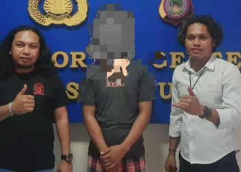 FD (tengah) diamankan Polres Pohuwato lantaran diduga mengedarkan uang palsu.(istimewa)