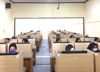 Peserta D3 Farmasi UNG mengikuti ujian kompetensi (istimewa)