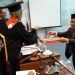 Arifin Jakani Mengikuti promosi doktor dan berhasil mempertahankan disertasi berjudul Demokrasi Setengah Hati (Studi Tentang Otonomi Daerah dan Praktik di DPRD Provinsi Gorontalo) pada sidang promosi yang diselenggarakan di Aula Fisip Unhas, Senin (13/03/2023). (istimewa)