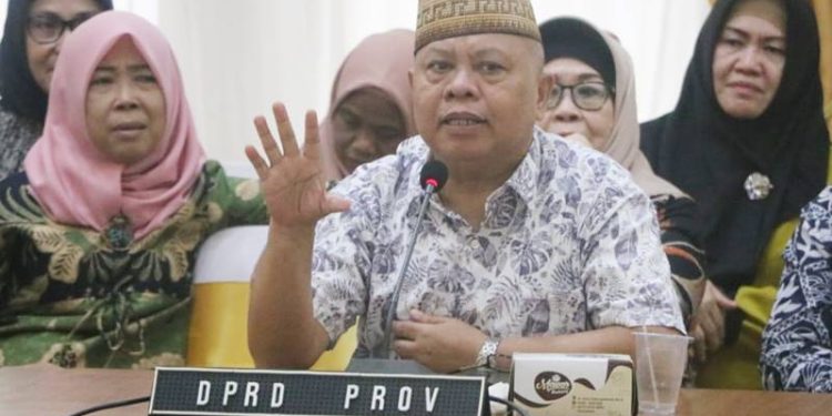 Ketua Komisi IV DPRD Provinsi Gorontalo, Hamid Kuna saat memberikan sambutan pada rembuk stunting, Sabtu (18/3/2023) (istimewa)