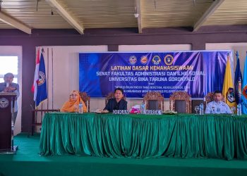Wakil Rektor Satu Bidang Akademik dan Kemahasiswaan, Yahya Antu memberikan sambutan pada LDK (istimewa)