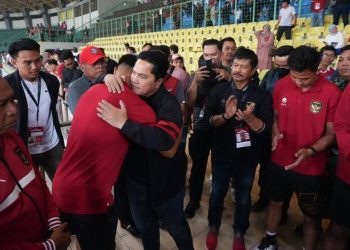 Ketum PSSI Erick Thohir bersama pemain Timnas Indonesia (Dok. PSSI)