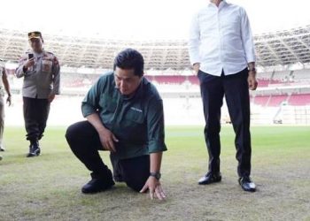 Erick Thohir saat meninjau SUGBK, Senin (13/3/2023) sore (Foto: Instagram 
@erickthohir)