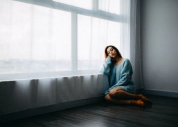 Ilustrasi Wanita Kesepian (Unsplash/Anthony Tran)