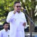 Wali Kota Gorontalo, Marten Taha menyampaikan pesan penting terkait himbauan yang dikeluarkan Menteri Dalam Negeri (Mendagri) saat melaksanakan apel kerja pasca cuti bersama idhul fitri 1444 Hijriyah, dilingkungan Pemkot Gorontalo, Rabu (26/04/2023). (Humas)