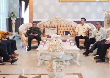 Pemerintah Kota Gorontalo melaksanakan evaluasi proyek dana PEN. Walikota Gorontalo, Marten Taha memimpin rapat tersebus, Kamis (28/04/2023). (foto: Humas)
