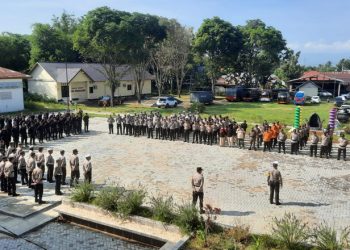 Apel kesiapan Personil Gabungan Pengamanan di halaman belakang Mapolres, Jumat (28/04/2023). (Foto: Humas Polres Gorontalo)