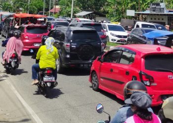 Suasana Kampung Jawa Kabupaten Gorontalo yang dipenuhi oleh sejumlah masyarakat berlebaran ketupat, Sabtu (29/4/2023). (Foto: Zul/Gopos.id)