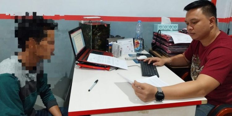 Bos Perusahaan penjualan snack