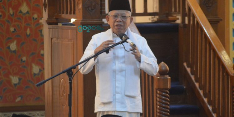 Wapres Ma'ruf Amin melaksanakan ceramah agama di Masjid Baiturrahim, Kota Gorontalo, Kamis malam (13/4/2023). (Foto: Putra/Gopos)