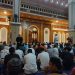 Jemaah memadati masjid agung Baiturrahim Kota Gorontalo. Foto: (Putra/Gopos)