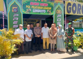 Komisi I DPRD Provinsi Gorontalo melaksanakan pengecekan terhadap pos pelayanan lebaran di Kecamatan Limboto, Kabupaten Gorontalo kompleks menara Limboto, Senin (25/4/2023). (Foto: Putra/Gopos)