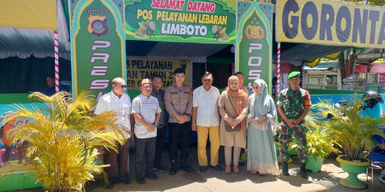 Komisi I DPRD Provinsi Gorontalo melaksanakan pengecekan terhadap pos pelayanan lebaran di Kecamatan Limboto, Kabupaten Gorontalo kompleks menara Limboto, Senin (25/4/2023). (Foto: Putra/Gopos)
