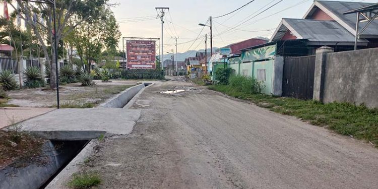 Jalan akses ke KPU Kota Gorontalo