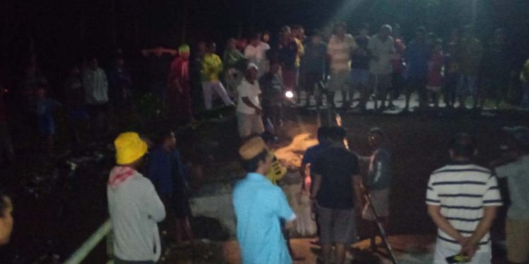 Kondisi Jembatan Upomela, Kecamatan Bongomeme, Kabupaten Gorontalo yang putus akibat diterjang arus sungai.