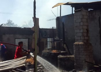 Kebakaran tiga rumah di Tamalate