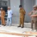 Pansus LKPJ DPRD Kota Gorontalo meninjau progres proyek dana PEN di kawasan pertokoan Kota Gorontalo, Senin (3/4/2023). (Humas Dekot Gorontalo)