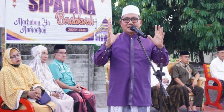 Wali Kota Gorontalo, Marten Taha, saat memberi ceramah pada kegiatan Kuliah Bakda Subuh di Kecamatan Sipatana, Kota Gorontalo, Ahad (9/4/2023).