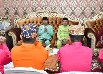 Pemda Pohuwato Melaksanakan Tanggeyamo, Penentuan Satu Syawal, di Rumah Jabatan Bupati, Kamis 20/04/2023 (F Humas Pohuwato)