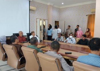 Pani Gold Project (PGP) dan Pemerintah Kabupaten (Pemkab) Pohuwato, gelar rapat bersama terkait membahas persoalan alih profesi penambang. (foto.istimewa)