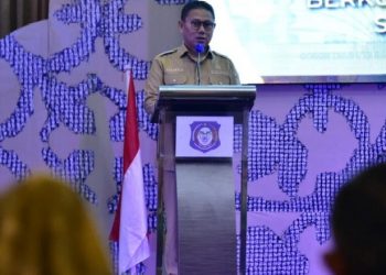 Penjabat Gubernur Gorontalo Hamka Hendra Noer saat memberikan sambutan pada Musyawarah Perencanaan Pembangunan (Musrenbang) dalam rangka penyusunan RKPD Provinsi Gorontalo tahun 2024 yang berlangsung di Hotel Aston, Kota Gorontalo, Senin (10/4/2023). (Foto – Fikry)