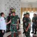 Penjagub Gorontalo Hamka Hendra Noer meninjau ruang VIP terminal lama Bandara Djalaludin Gorontalo yang akan digunakan untuk menyambut Wapres Ma’ruf Amin, Rabu (12/4/2023)