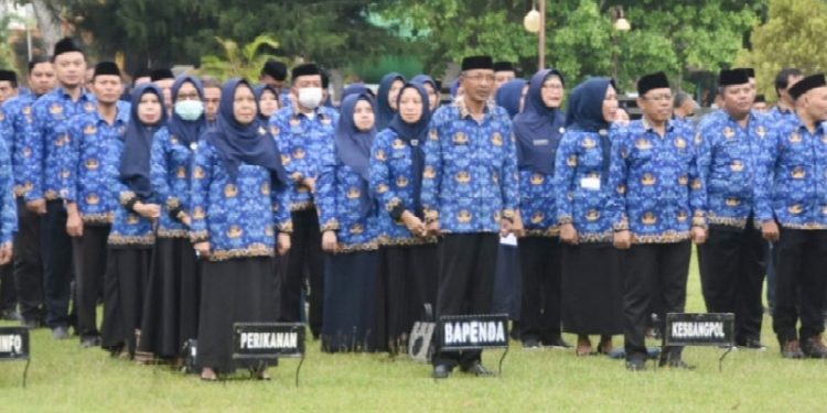Bupati Gorontalo, Nelson Pomalingo menegaskan, Pemerintah Kabupaten Gorontalo, mulai hari senin (17/4/2023) membayarkan Tunjangan Profesi Guru (TPG) dan Tambahan Penghasilan (Tamsil) serta THR-TPP bagi Guru PNS maupun PPPK