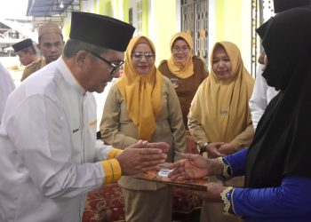 Wali Kota Gorontalo serahkan santunan ramadan ke panti asuhan