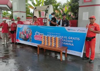 Sejumlah SPBU di Sulawesi turut membagikan takjil selama periode Satgas Ramadhan-Idul Fitri.(F. Pertamina)