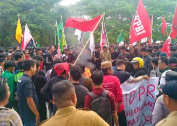 Unjuk rasa tolak UU Cipta Kerja