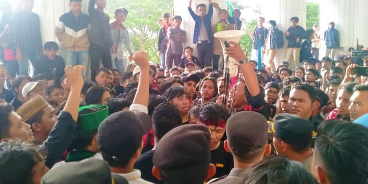 Unjuk rasa mahasiswa tolak UU Cipta Kerja