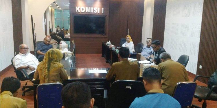 Rapat evaluasi Komisi I DPRD Provinsi Gorontalo bersama Badan Kepegawaian, Badan Keuangan dan Biro Organisasi, Senin (10/4/2023) (muhajir/gopos)