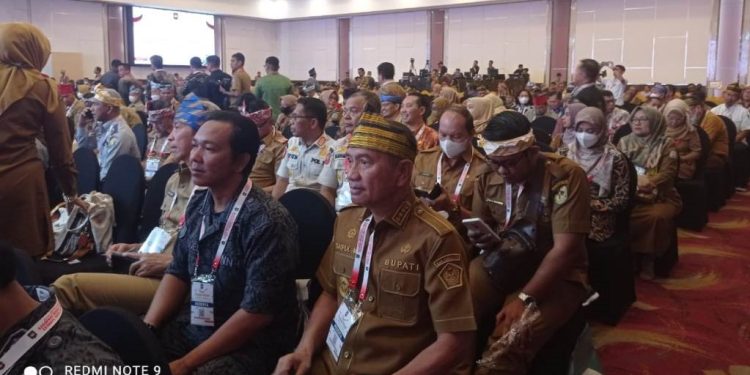 Bupati Pohuwato, Saipul Mbuinga, Menghadiri Rakornas Bidang Ketahanan Ekonomi Sosial dan Budaya, berlangsung di Hotel Claro Kota Kendari, Selasa (11/4/2023). (F Humas Pohuwato)