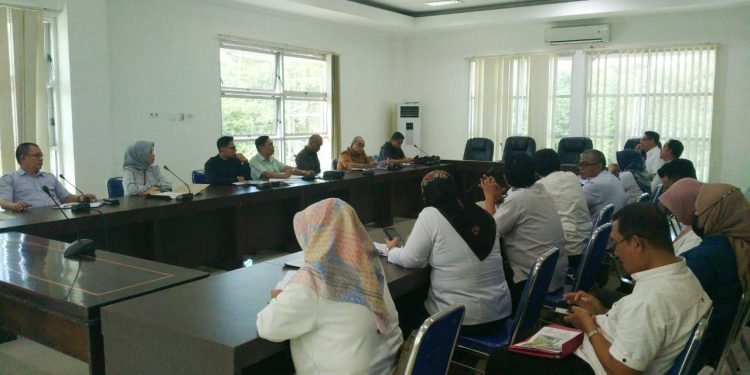 Rapat dengar pendapat antara Komisi I Deprov Gorontalo dengan OPD Mitra, Rabu (12/4/2023) (muhajir/gopos)