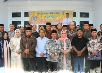 Ketua Deprov Gorontalo menerima kunjungan silaturahmi dengan Bupati Kabupaten Gorontalo, Nelson Pomalingo dan jajaran pemerintah daerah (hms/deprov)