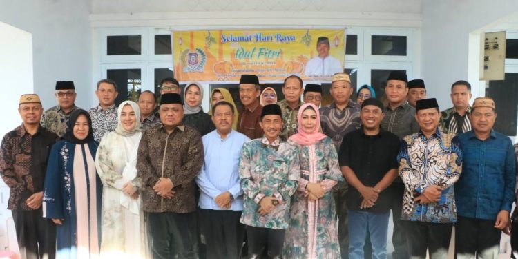Ketua Deprov Gorontalo menerima kunjungan silaturahmi dengan Bupati Kabupaten Gorontalo, Nelson Pomalingo dan jajaran pemerintah daerah (hms/deprov)