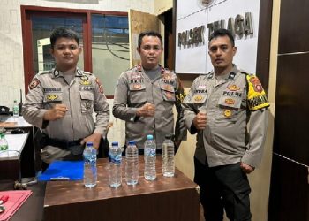 Personel Polsek Telaga berhasil mengamankan sebanyak 5 botol minuman keras jenis cap tikus di Desa Hulawa Kecamatan Telaga, melalui Patroli Kegiatan Rutin Yang Ditingkatkan (KRYD), Selasa malam (25/04/2023).