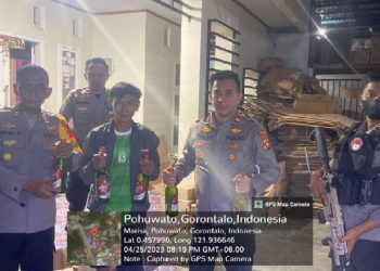 Kepolisian Resor Pohuwato melakukan Razia minuman keras (Miras) diwilayah hukum Polres Pohuwato Selasa, (25/04/2023). (Foto: Istimewa)