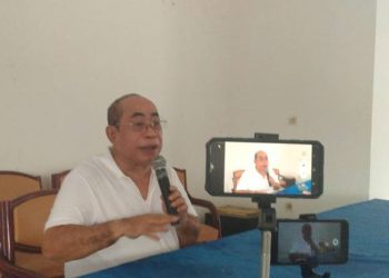 Ketua Serikat Pekerja Seluruh Indonesia (SPSI) Provinsi Gorontalo, Adhan Dambea memberikan keterangan pers menjelang May Day 1 Mei 2023, Kamis (27/4/2023) (muhajir/gopos)
