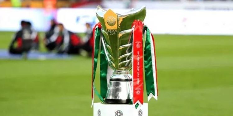 Trofi Piala Asia (AFC) dalam pertandingan sepak bola final Piala Asia 2019 antara Jepang vs Qatar di Stadion Zayed Sports City di Abu Dhabi pada 1 Februari 2019. Karim Sahib / AFP.
