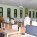 Wakil Rektor Bidang Akademik Dr. Harto Malik, M.Hum saat meninjau fasilitas laboratorium komputer UNG untuk kesiapan ujian UTBK-SNBT 2023 (Dok UNG)
