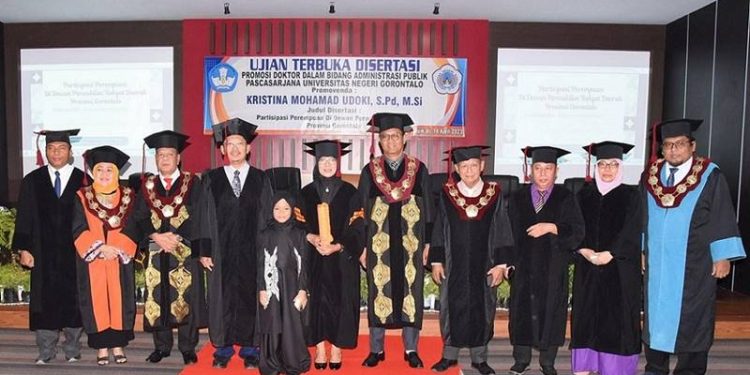Pengukuhan lulusan doktor ke-37 Program Administrasi UNG (Dok. UNG)