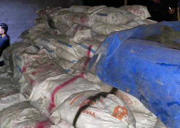 Kapolda Gorontalo, Irjen Pol Angesta Romano Yoyol menyita gudang batu hitam di Suwawa Timur Senin (15/5/2023).