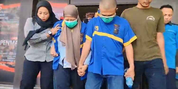 DR (34) dan MIS (32) paman dan tante sekaligus dalang kematian ponakan sendiri dituntut penjara paling lama 15 tahun.