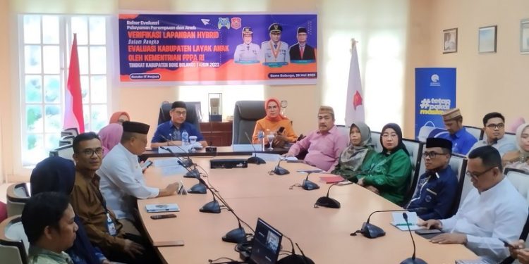 Ketua DPRD Bone Bolango, Halid Tangahu usai menghadiri kegiatan Verivikasi Lapangan Hybrid Oleh Kementrian PPPA RI Evaluasi Kabupaten Layak Anak dii Ruang Rapat Bupati Bone Bolango, Jumat (26/5/2023).