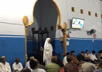 Wabup Merlan S. Uloli saat memberikan sambutan pada kegiatan safari ramadan terakhir di Masjid Al-Abidin, Desa Mongiilo, Kecamatan Bulango Ulu, Selasa (11/4/2023). (Foto Amalia/Diskominfo)