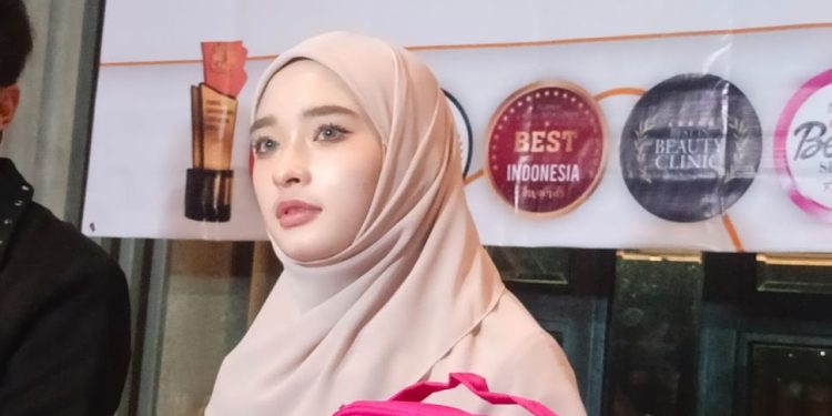 Inara Rusli ditemui di kawasan Senopati, Jakarta Selatan pada Kamis (18/5/2023), [Suara.com]