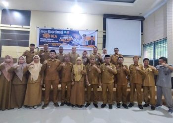 Wabup Merlan S. Uloli menghadiri sekaligus memberikan sambutan pada Rakor gugus tugas KLA terkait dengan penilaian indikator KLA tingkat Kabupaten Bone Bolango tahun 2023 yang dirangkaikan dengan deklarasi Kelana, di ruang Tolopani Bappeda Litbang Bone Bolango, Senin (03/04/2023). (Foto AKP/Diskominfo)