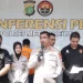 Ungkap kasus pembunuhan suami terhadap istri saat ungkap perkara di Mapolres Metro Bekasi, Selasa (9/5/2023). [ANTARA]