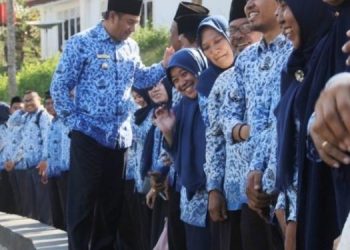 Bupati Hamim Pou saat bersama dengan para ASN dilingkungan Pemerintah Kabupaten Bone Bolango. (Foto Istimewa)